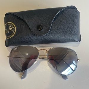 Grey reflective aviator ray bans